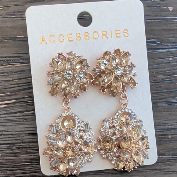None Jewelry - Vintage Rhinestone Crystal Floral Drop Earrings